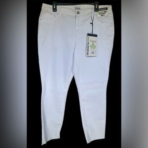 New d.jeans.  Pants for Women. Size 16.